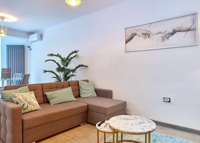 Marumbi By Alz Năvodari